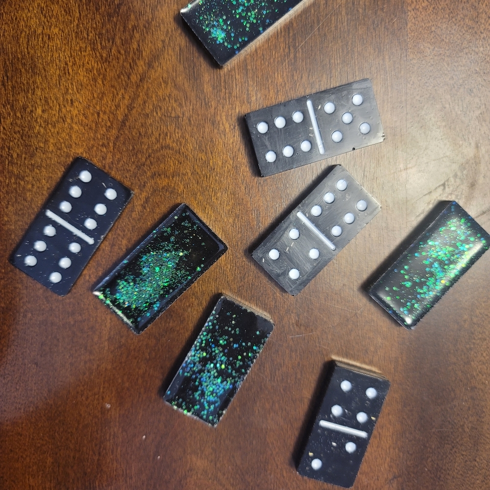 Dominos - Picture 2 of 4